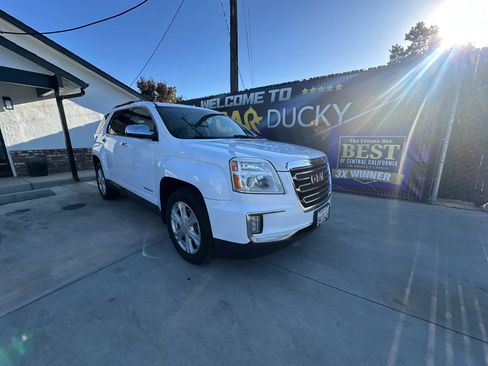 Used 2017 GMC Terrain SLT FWD image 2