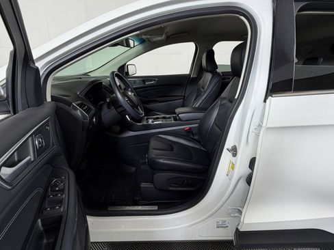 Used 2022 Ford Edge Titanium image 9