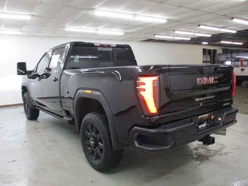 Used 2024 GMC Sierra 2500 AT4 w/ AT4 Premium Plus Package image 5