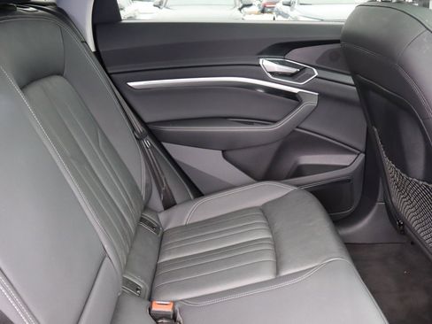 Used 2022 Audi e-tron Premium Plus w/ Premium Plus Package image 17