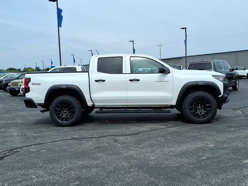 Used 2023 Chevrolet Colorado Trail Boss w/ Technology Package AWD/4WD image 18