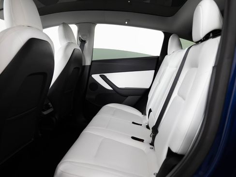 Used 2022 Tesla Model Y Performance image 19