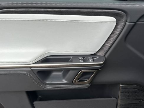 Used 2023 Rivian R1S Launch Edition image 12