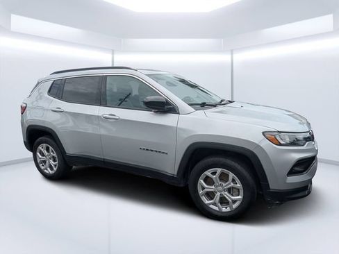 Used 2024 Jeep Compass Latitude AWD/4WD image 2