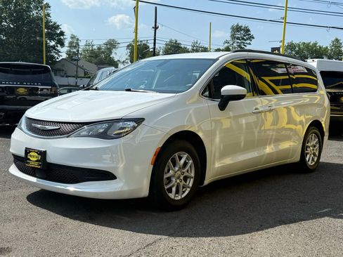 Used 2021 Chrysler Voyager Lxi image 3