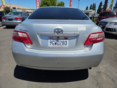 Used 2009 Toyota Camry LE FWD image 3
