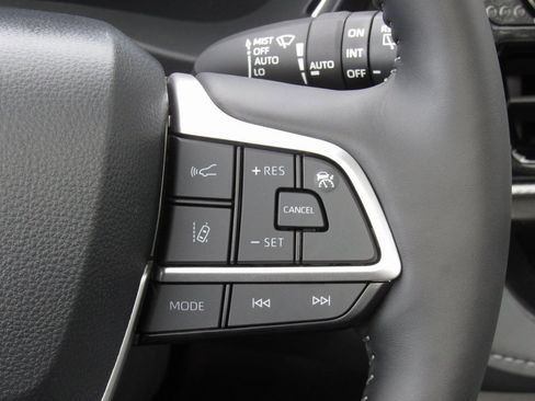 New 2025 Toyota Highlander Platinum image 29