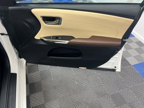Used 2017 Toyota Avalon XLE Premium image 14