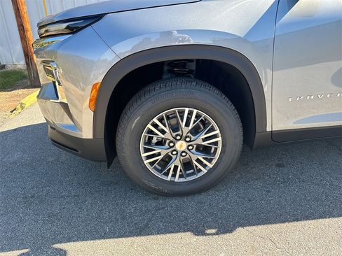 New 2026 Chevrolet Traverse LT image 12