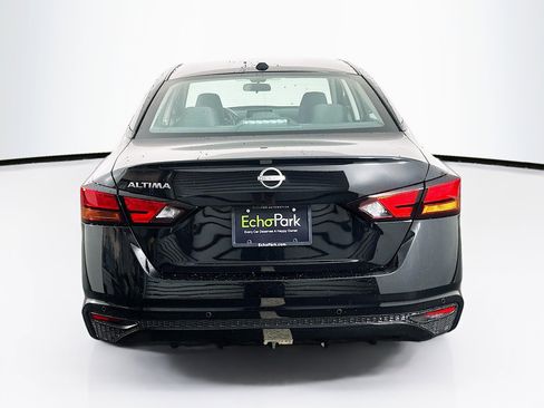 Used 2025 Nissan Altima 2.5 SV FWD image 7