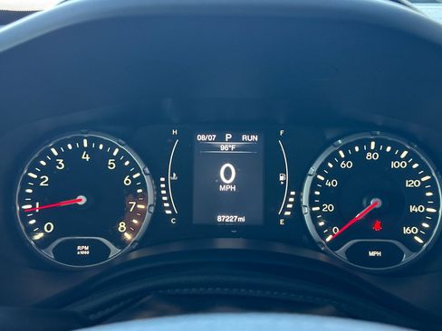 Used 2016 Jeep Renegade Latitude FWD image 24
