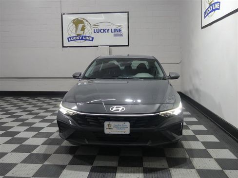 Used 2024 Hyundai Elantra SEL FWD image 2