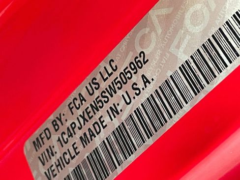 Used 2025 Jeep Wrangler Sahara image 28