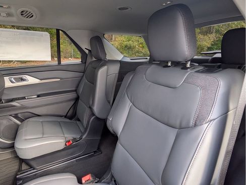 Used 2026 Ford Explorer Active w/ Active Comfort Package RWD image 23