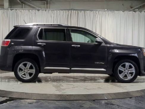 Used 2023 GMC Terrain SLE w/ Driver Convenience Package image 9
