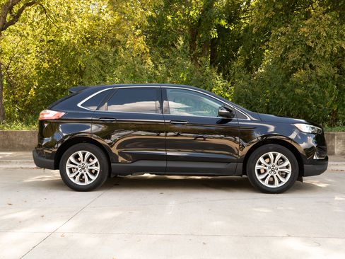 Used 2024 Ford Edge Titanium image 10