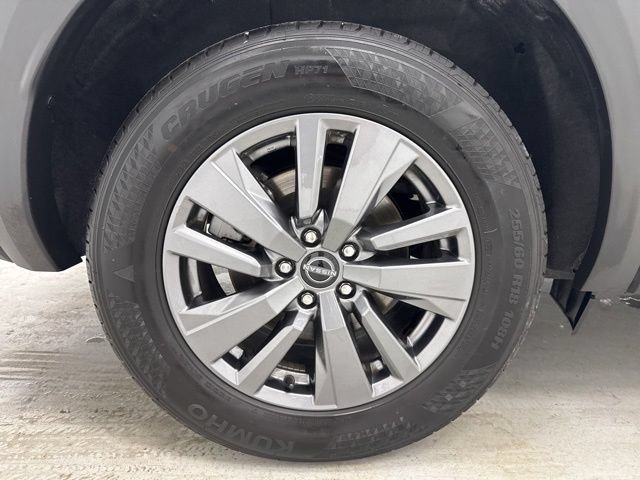 Used 2025 Nissan Pathfinder SV FWD image 32