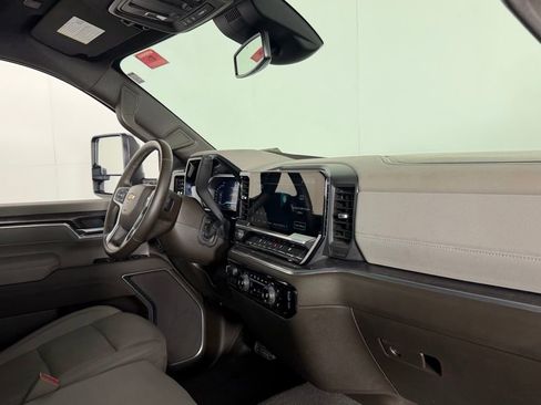 Used 2025 Chevrolet Silverado 3500 LTZ image 33