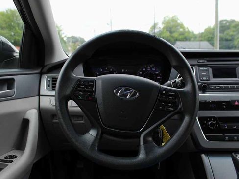 Used 2017 Hyundai Sonata SE FWD image 16
