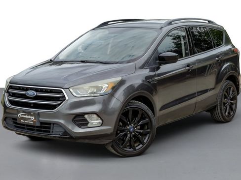 Used 2017 Ford Escape SE w/ Equipment Group 201A FWD image 4