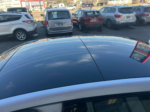 Used 2021 Bentley Flying Spur W12 image 18