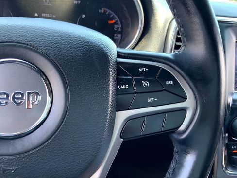 Used 2021 Jeep Grand Cherokee Laredo RWD image 25