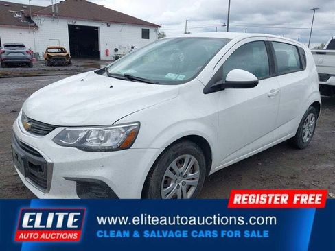 Used 2017 Chevrolet Sonic LT FWD image 3
