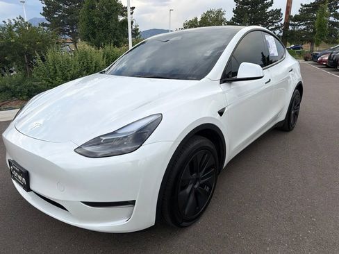 Used 2025 Tesla Model Y Long Range AWD/4WD image 3
