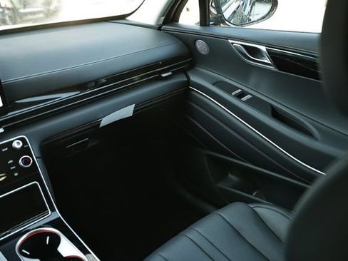 New 2026 Genesis GV80 2.5T RWD image 28
