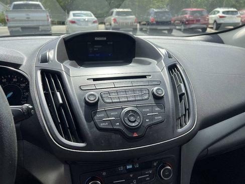 Used 2017 Ford Escape SE w/ SE Cold Weather Package AWD/4WD image 17