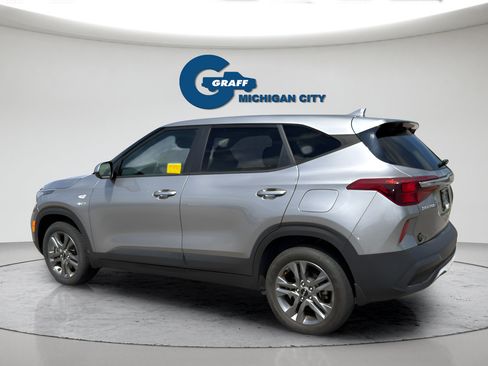Used 2023 Kia Seltos LX AWD/4WD image 6