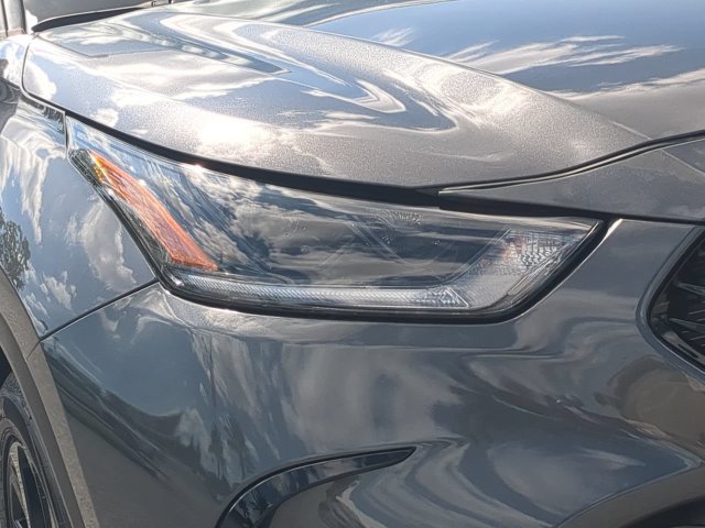 Used 2023 Toyota Highlander XSE FWD image 10