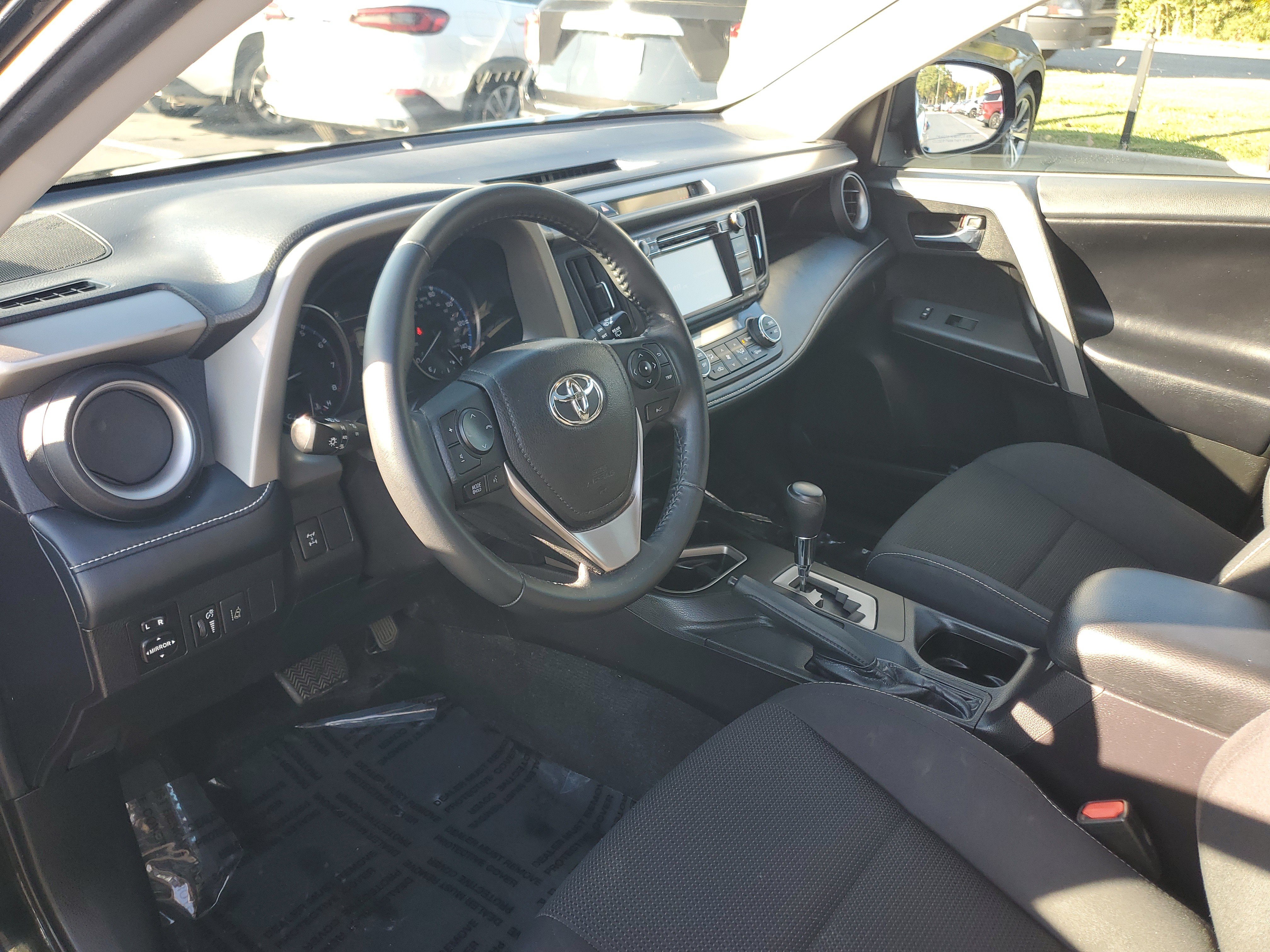 Certified 2018 Toyota RAV4 XLE w/ Plus Extra Value Package AWD/4WD image 17