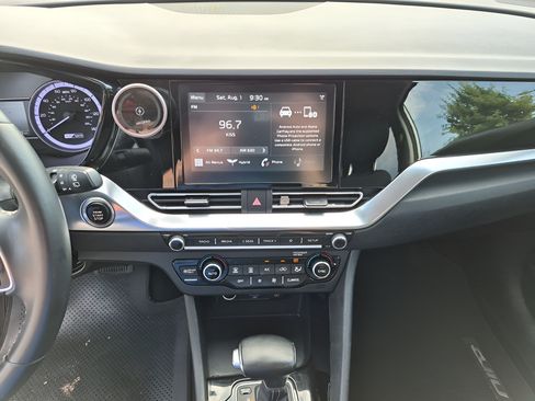 Used 2020 Kia Niro LXS FWD image 26