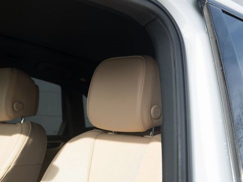 Certified 2023 Porsche Macan Turbo image 19