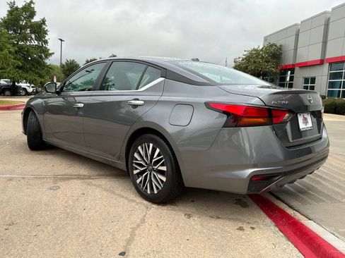 Used 2025 Nissan Altima 2.5 SV FWD image 8