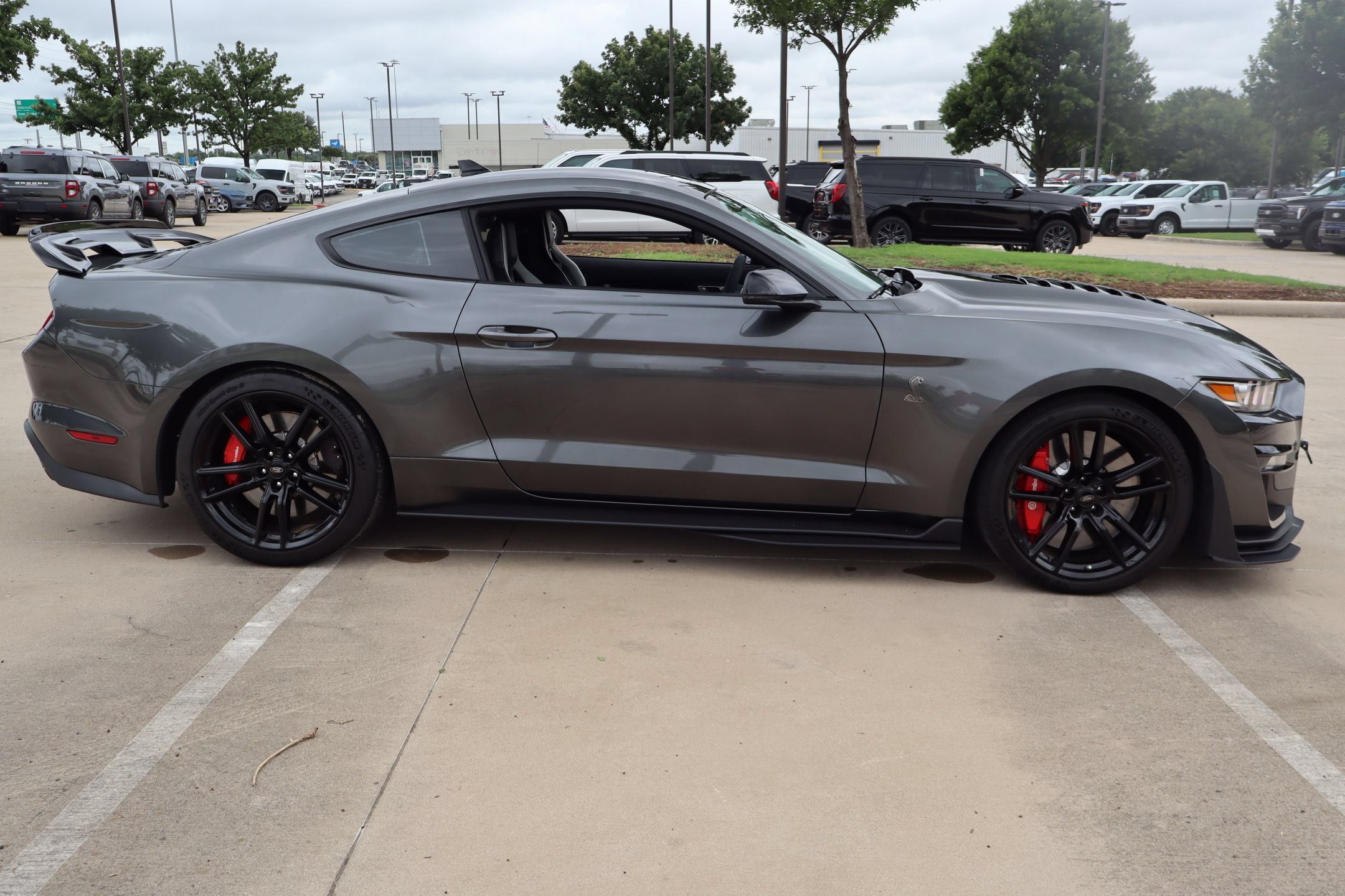 Used 2020 Ford Mustang Shelby GT500 w/ Technology Package RWD image 2