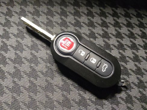 Used 2017 FIAT 500 Pop FWD image 32