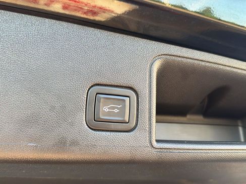 Used 2023 GMC Terrain SLT w/ Elevation Edition FWD image 34