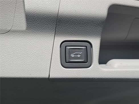 Used 2023 GMC Acadia SLT image 11