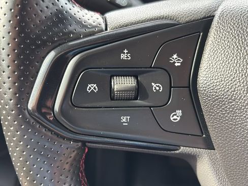 Used 2025 Chevrolet Trax RS w/ Sunroof Package FWD image 18