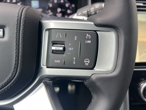 Used 2024 Land Rover Discovery Dynamic SE image 21