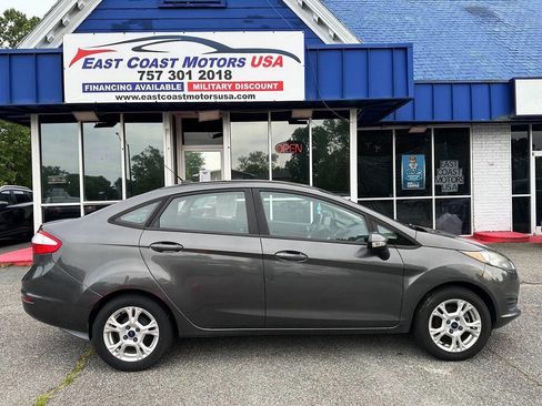 Used 2015 Ford Fiesta SE image 2