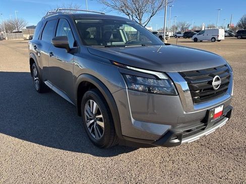Used 2025 Nissan Pathfinder SL image 8