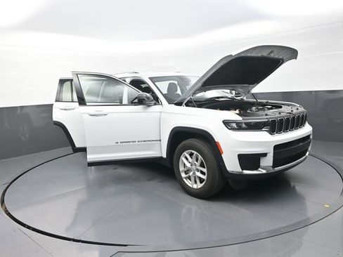 Used 2023 Jeep Grand Cherokee L Laredo RWD image 3