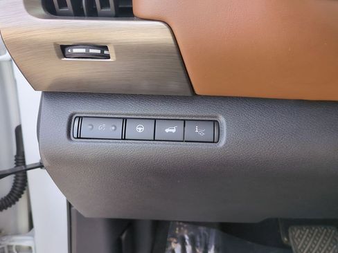 Certified 2025 Nissan Pathfinder Platinum AWD/4WD image 19