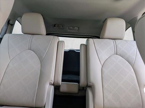 Used 2023 Toyota Highlander Platinum image 17