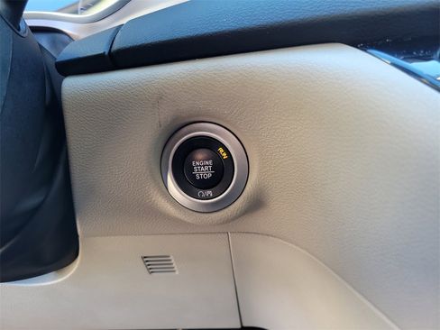 Used 2023 Chrysler Voyager LX image 25