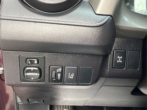 Used 2018 Toyota RAV4 LE w/ All Weather Liner Package image 33