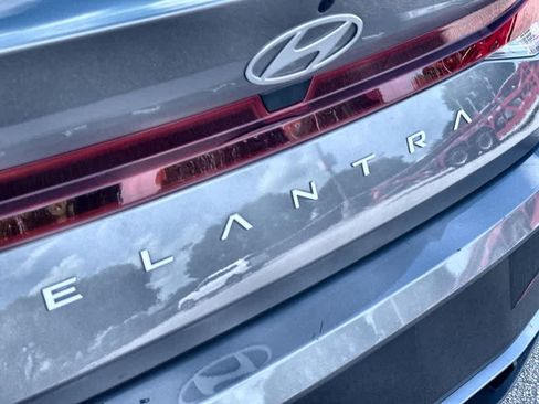 Used 2024 Hyundai Elantra SE FWD image 10